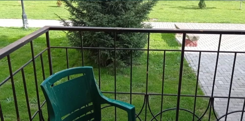 Цілодобова охорона, закрита територия.Своя без комісії .ДЖАКУЗі євроре