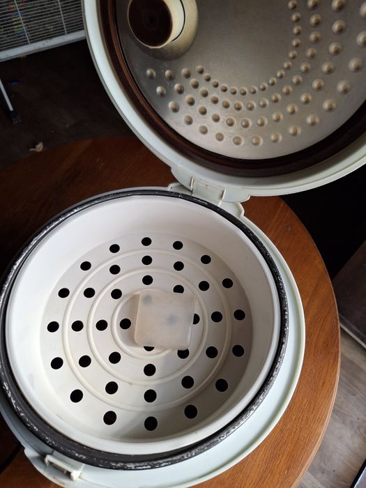 Мультиварка б.у . рабочая