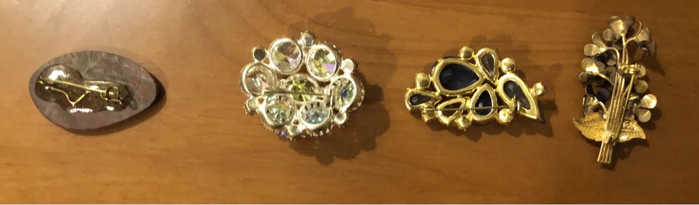 Бижутерия периода СССР, бусы, броши