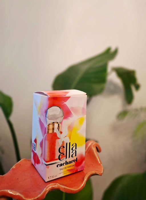 Perfumy Ella Ella Cacharel.30 ml z ubytkiem Flakon do wielokrotnego napełniania, cudny