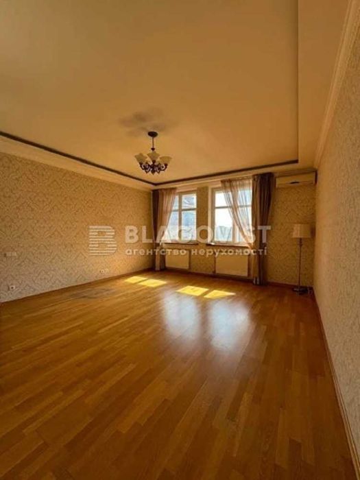 Без% Коновальця 32 б, велика квартира, два рівні