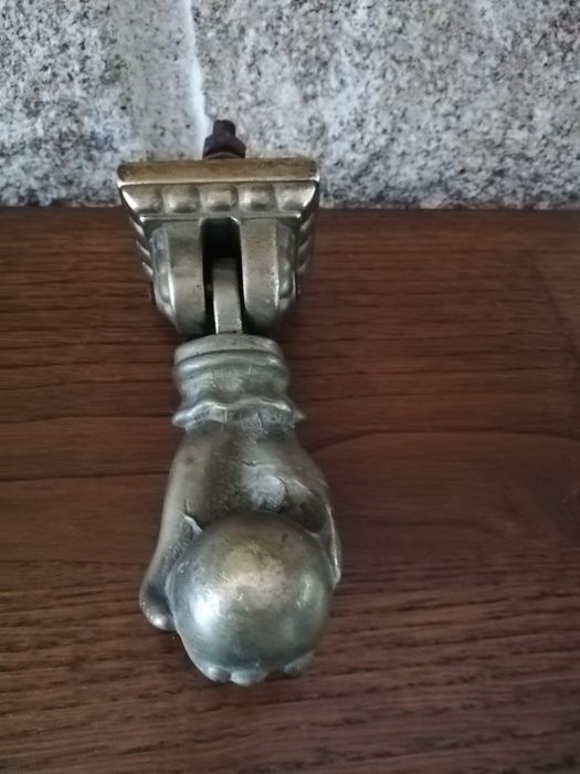 Batente de porta/portão antigo.