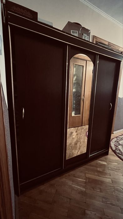 Шафа в спальню трьохдверна