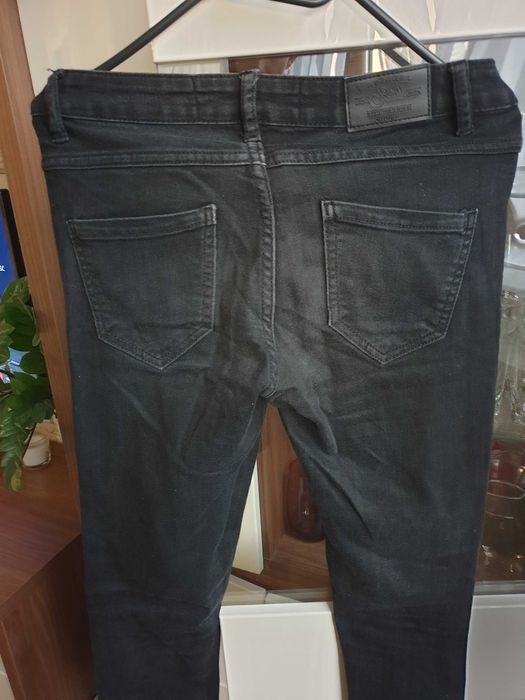 Jeansy, rozcięcia Cropp