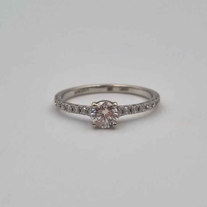 Золотое кольцо с бриллиантами