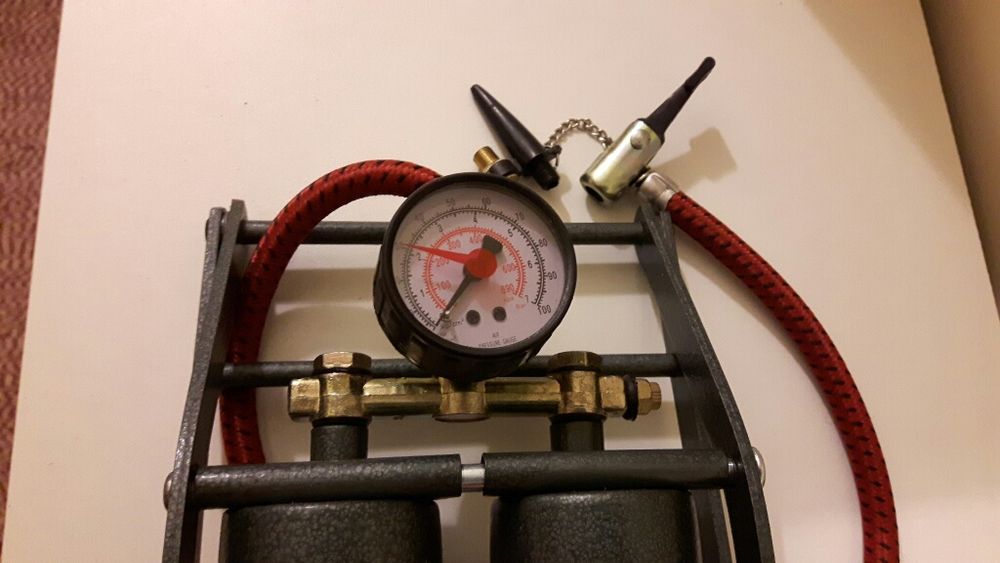 Bomba De Pé Com Manómetro de 2 cilindros