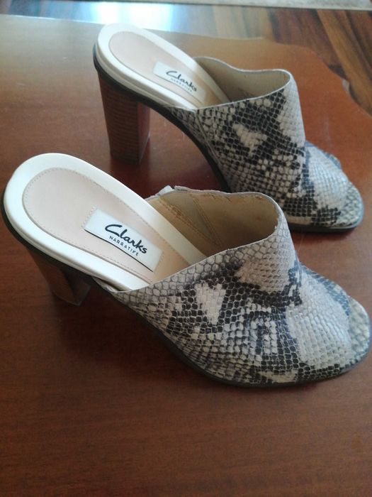 Sprzedam bardzo ładne skórzane klapki firmy CLARKS
