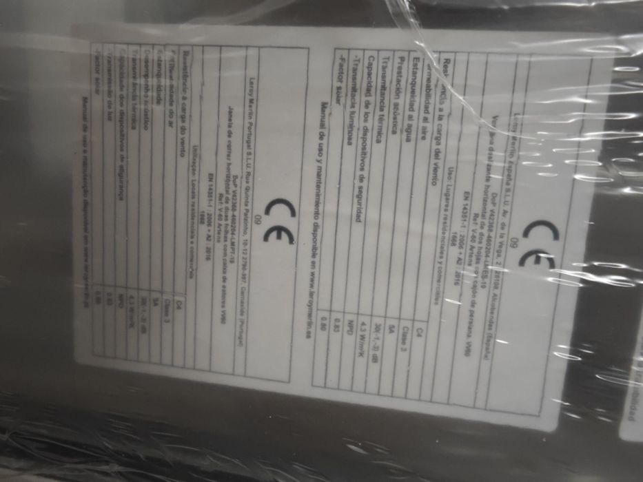 2 janelas de PVC 100x120 vidros duplos.