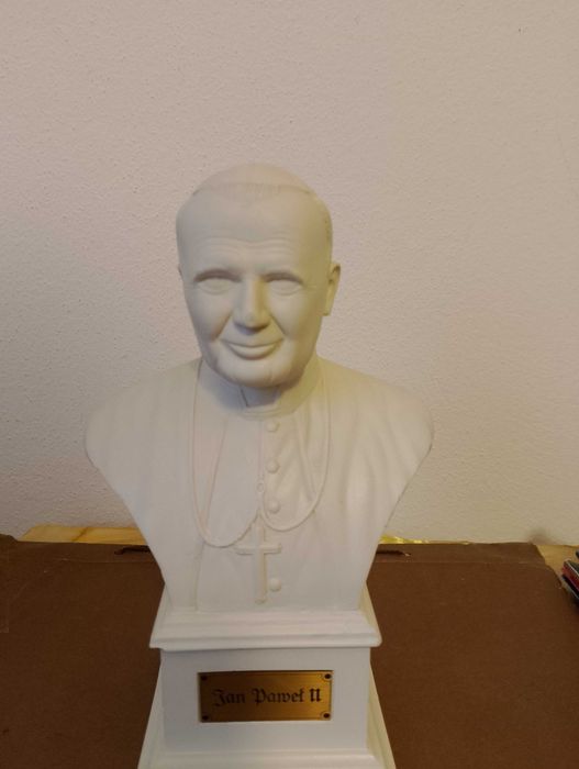 Popiersie gipsowe Jana Pawła II