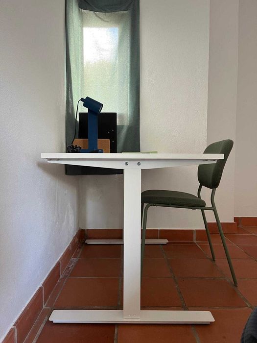 Secretária elevatória, IKEA TROTTEN
