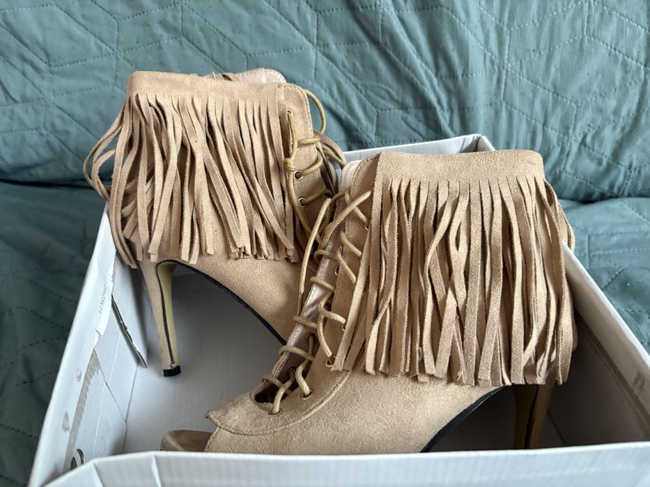 Buty letnie botki beżowe 38