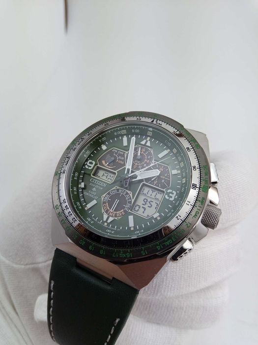 Часы Citizen Skyhawk A-T JY8147-01X радиоконтроль, вечник, солнечная батарея, сапфир