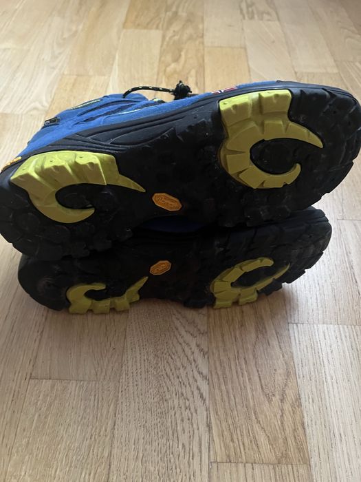 Продам дешево термоботинк, 22,5см