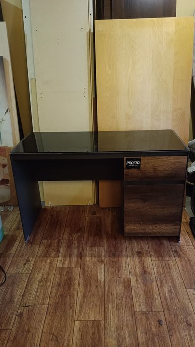 Sprzedam małe zgrabne biurko