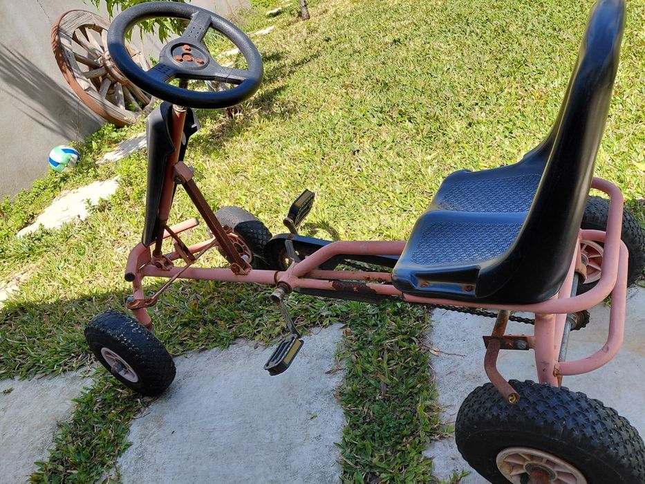 Triciclo  grande  a pedais