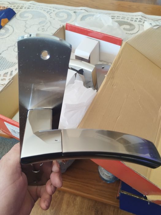 Nowa klamka do drzwi wejściowych z szyldami