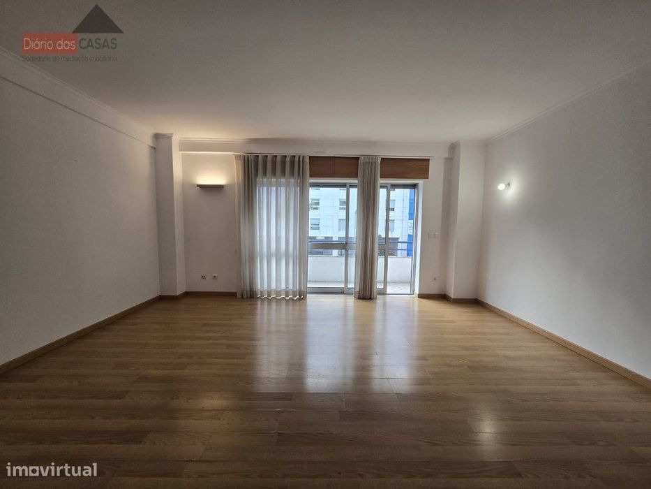 Apartamento T3 Vale das Flores — Santo António dos Olivais, Coimbra