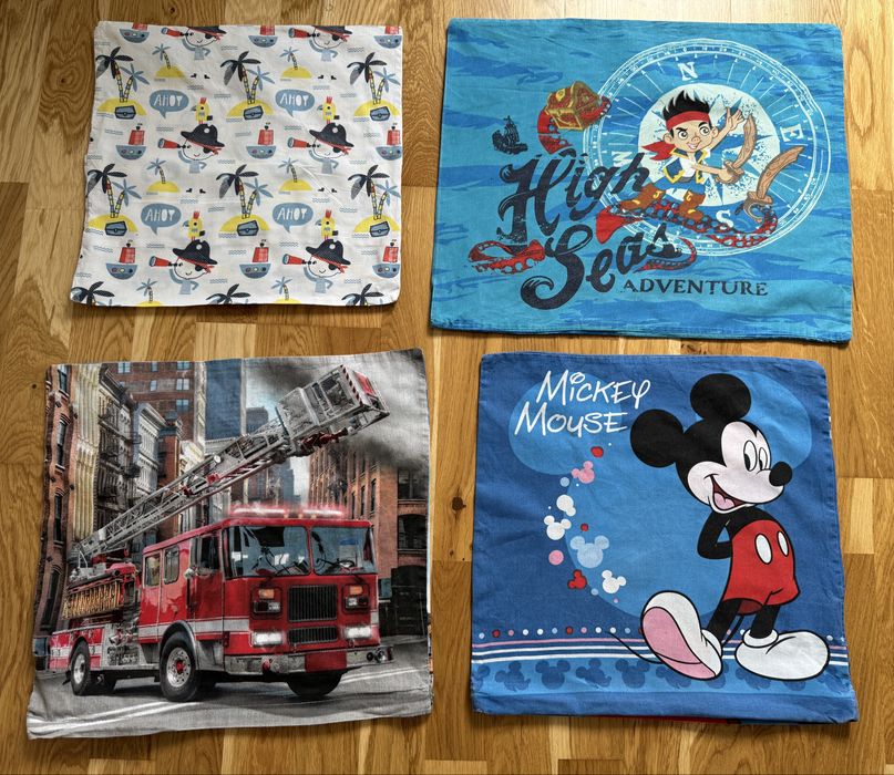 4 poszewki na małe poduszki dziecięce Mickey Jake