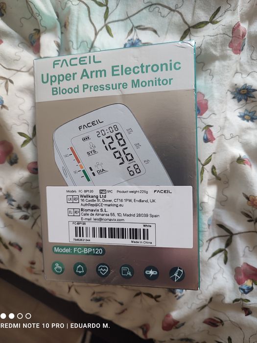 Aparelho de medição de tensão arterial e batimentos cardíacos