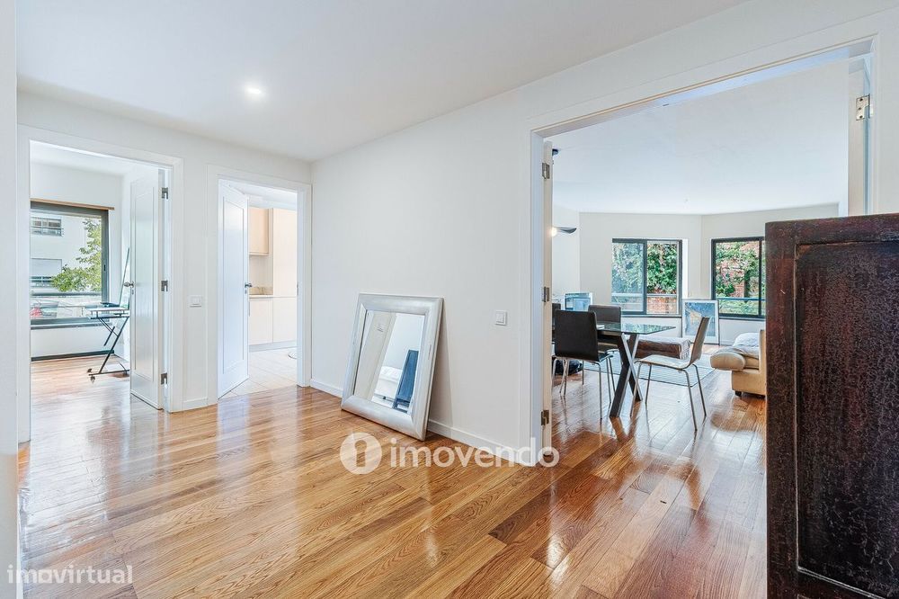 Apartamento T1 com estacionamento em Belém