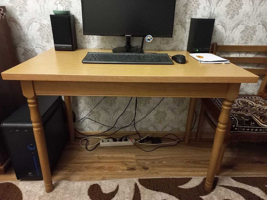 Гарнітур кухонний у комплекті - стіл, стільці м`які та лавки