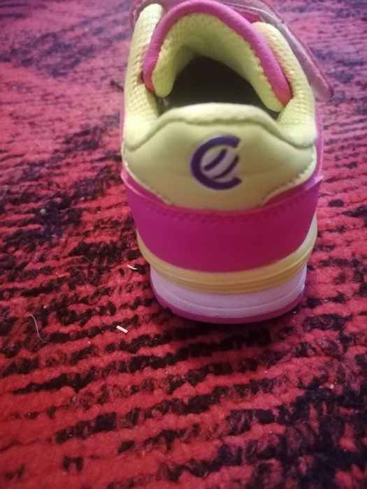 Продам кросівки для дівчинки