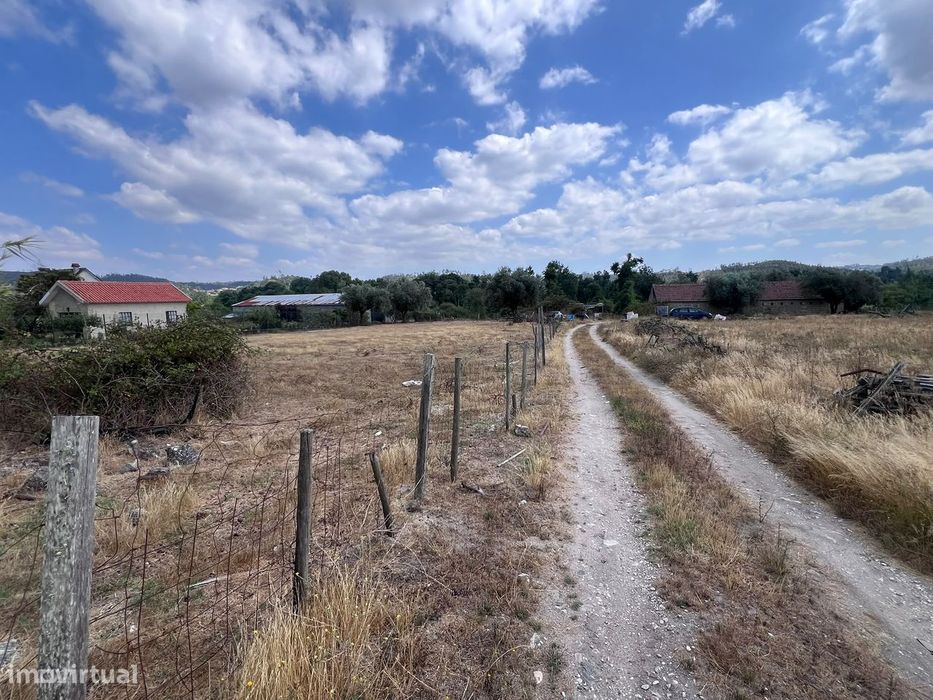 Vende-se Moradia á Entrada de Ourém- Grande Oportunidade