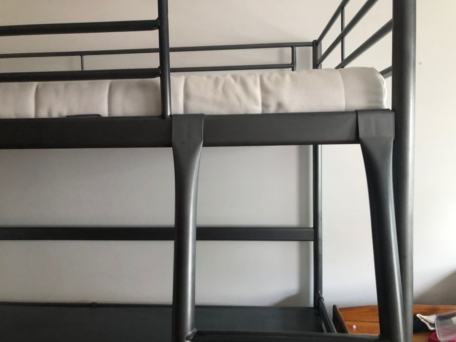 Cama alta Ikea - SVARTA