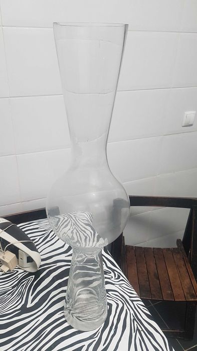 Jarra grande de vidro soprado com 79,5 cm altura
