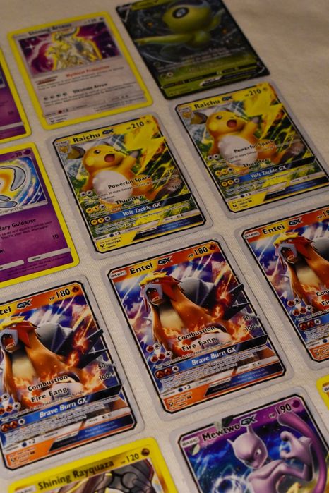 (Mais de 150 cartas de pokemon)