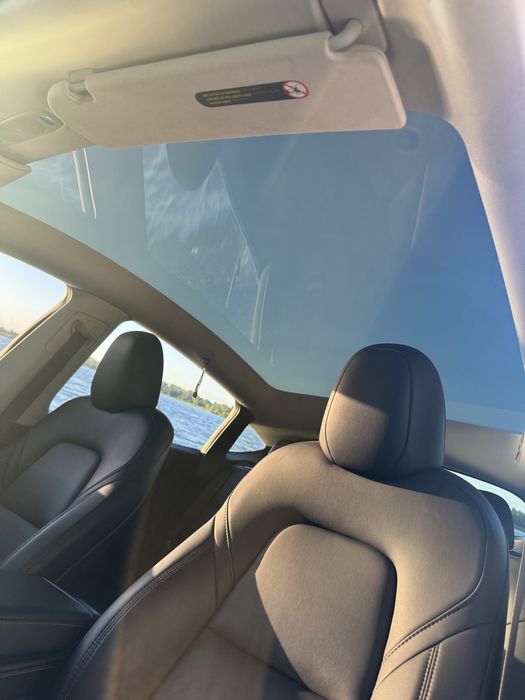 Tesla Model Y  2024
