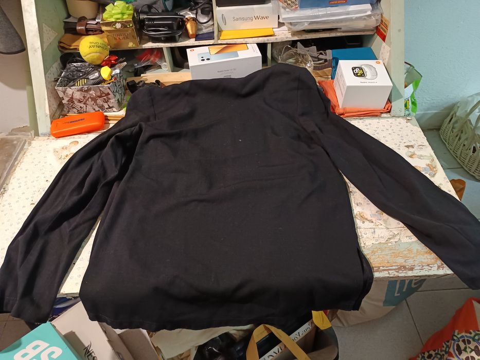 Vendo a camisola preta para mulheres bom estado