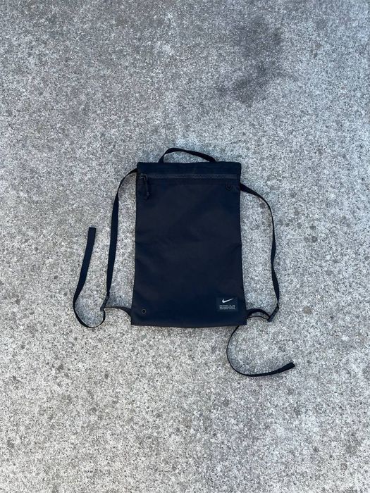 Рюкзак Nike NK Utility Gymsack чорний 17л з відділенням для ноутбука