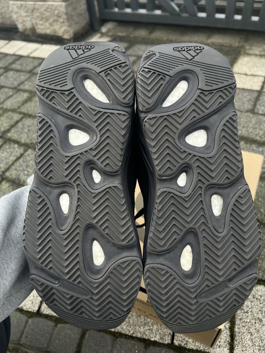 Adidas Yeezy Boost 700 V2 Vanta sneakersy niskie czarne 45 1/3