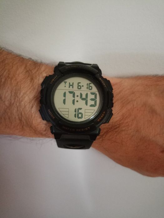 zegarek męski sportowy wodoszczelny