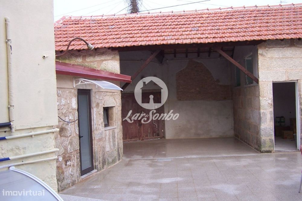 Moradia T6 com Licença de Alojamento Local e Restaurante em Touguin...