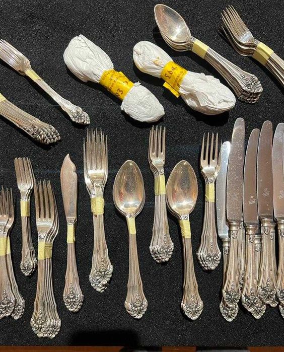 Faqueiro Completo de 12 Pessoas em Prata Portuguesa Antiga