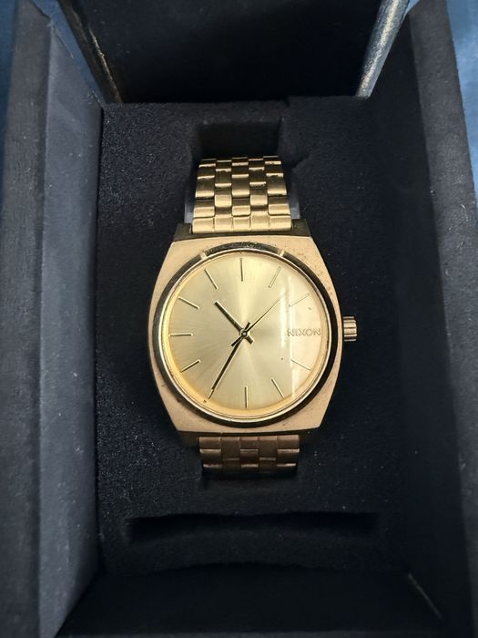 Relogio nixon dourado