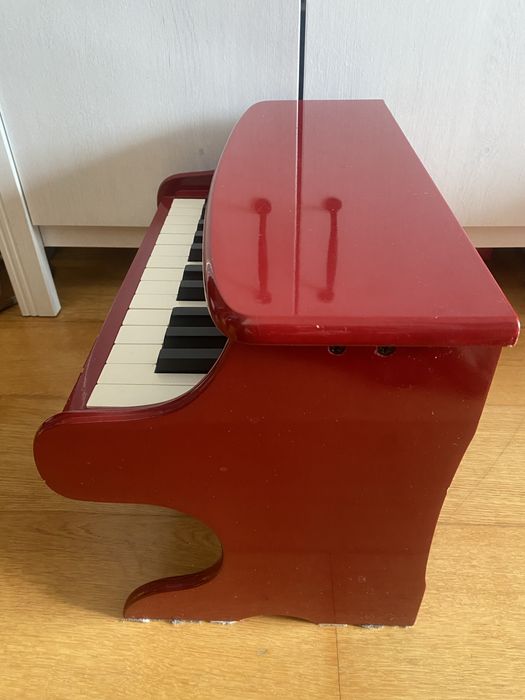 Piano vermelho infantil
