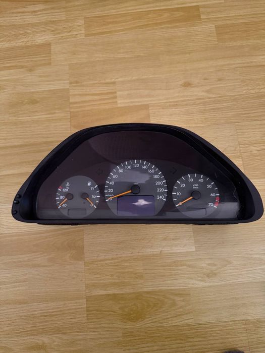 Щиток приладів w210 e320 e270 e240 e200 стенд