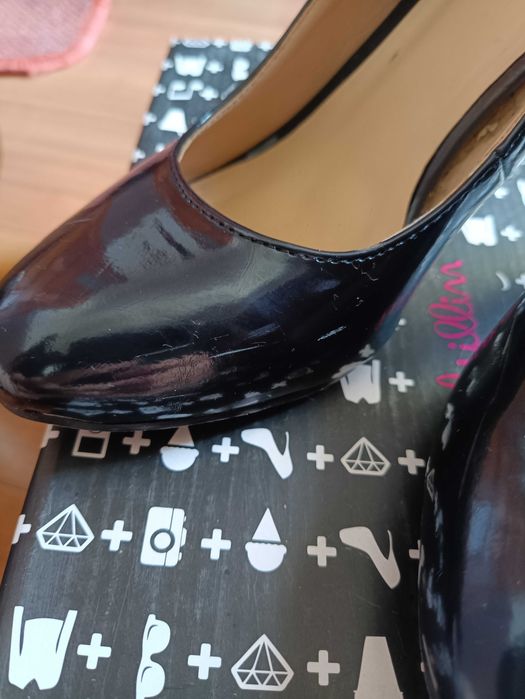 Szpilki granatowe połysk