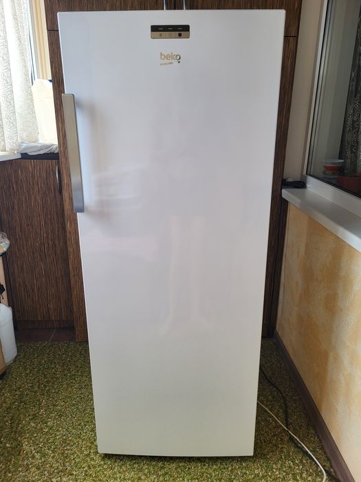 Морозильная морозильна камера Beko RFSA240M21W