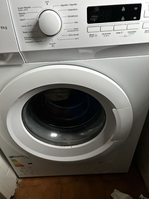 Maquina de lavar de 6 kg semi nova