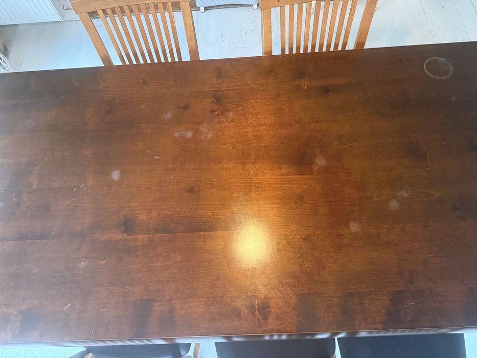 Stół Solidny  z Krzesłami.