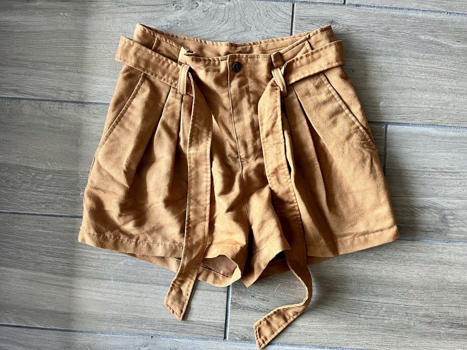 Calçoes castanhos com cinto