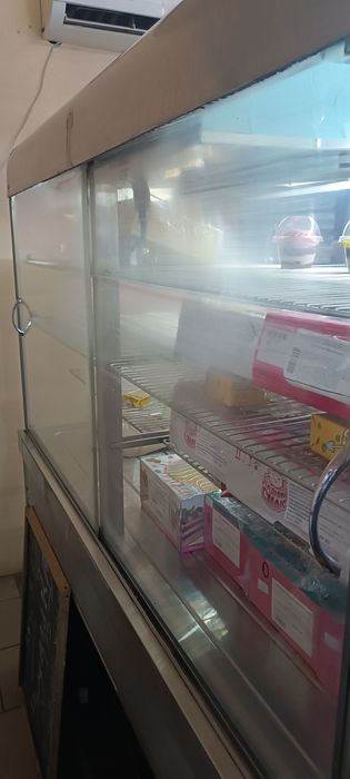 продам холодильну вітрину
