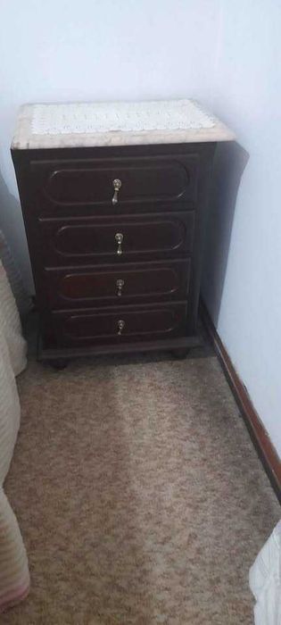 Mobilia de quarto completo castanho escuro e mármore