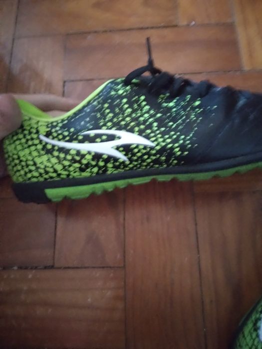 Sapatos muito bonitos como novos