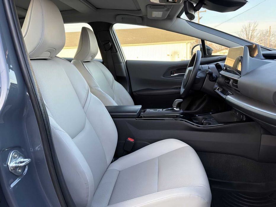 Toyota Prius      2024