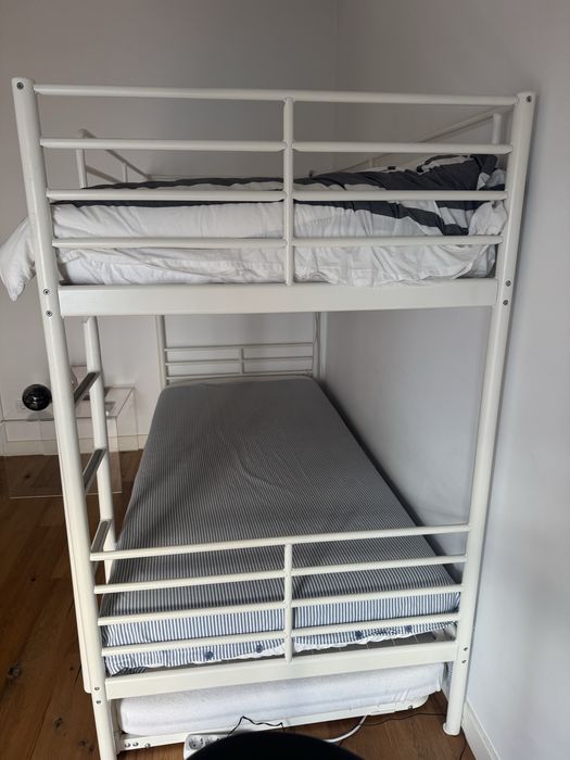 Beliche IKEA com 3 camas e 3 colchões